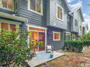 5523 Lakemont Boulevard SE 604, Bellevue WA 98006