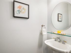 5523 Lakemont Boulevard SE 604, Bellevue WA 98006