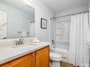 5523 Lakemont Boulevard SE 604, Bellevue WA 98006