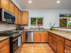 5523 Lakemont Boulevard SE 604, Bellevue WA 98006