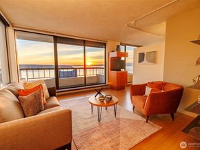 2201 3rd Avenue 2003, Seattle WA 98121