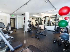 2201 3rd Avenue 2003, Seattle WA 98121