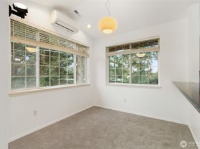 18656 NE 56th Court, Redmond WA 98052