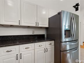 18656 NE 56th Court, Redmond WA 98052