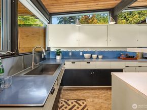 14827 SE 55th Street, Bellevue WA 98006