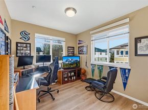 23924 NE 115th Lane 304, Redmond WA 98053