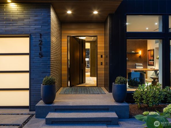 1215 96th Avenue SE, Bellevue WA 98004