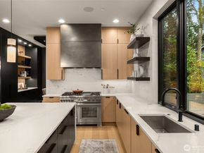 1215 96th Avenue SE, Bellevue WA 98004