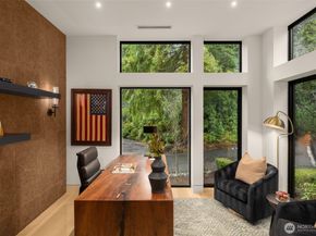 1215 96th Avenue SE, Bellevue WA 98004