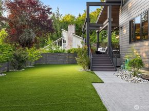 1215 96th Avenue SE, Bellevue WA 98004