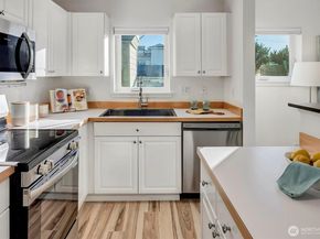 2101 N 55th Street 201, Seattle WA 98103