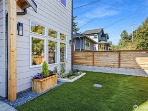 8007 25th Avenue NW, Seattle WA 98117