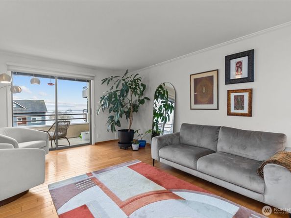 4222 Beach Drive SW 303, Seattle WA 98116