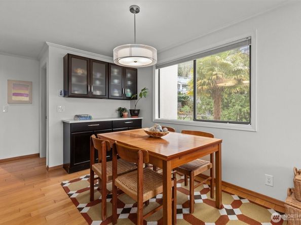4222 Beach Drive SW 303, Seattle WA 98116