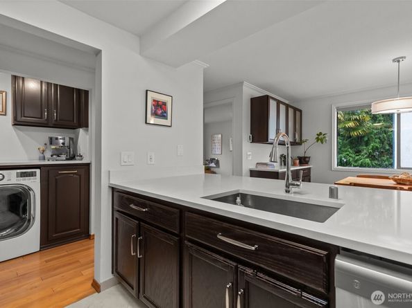 4222 Beach Drive SW 303, Seattle WA 98116