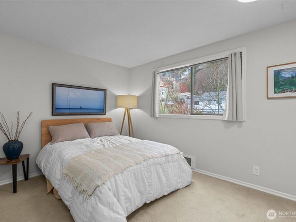 4222 Beach Drive SW 303, Seattle WA 98116