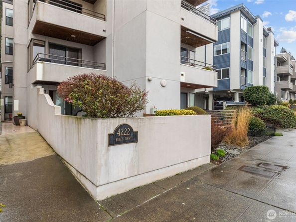 4222 Beach Drive SW 303, Seattle WA 98116