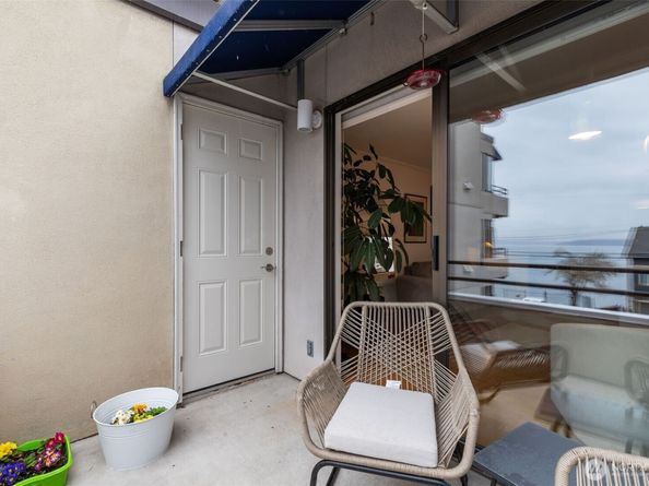 4222 Beach Drive SW 303, Seattle WA 98116