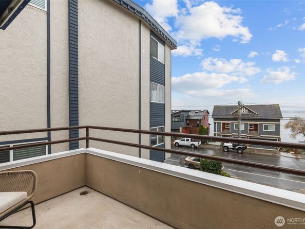 4222 Beach Drive SW 303, Seattle WA 98116