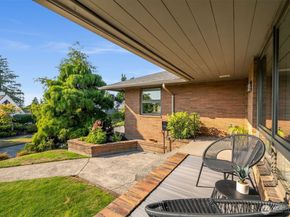 3232 43rd Avenue W, Seattle WA 98199