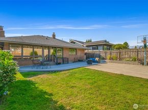 3232 43rd Avenue W, Seattle WA 98199