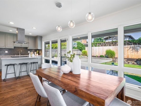 3232 43rd Avenue W, Seattle WA 98199