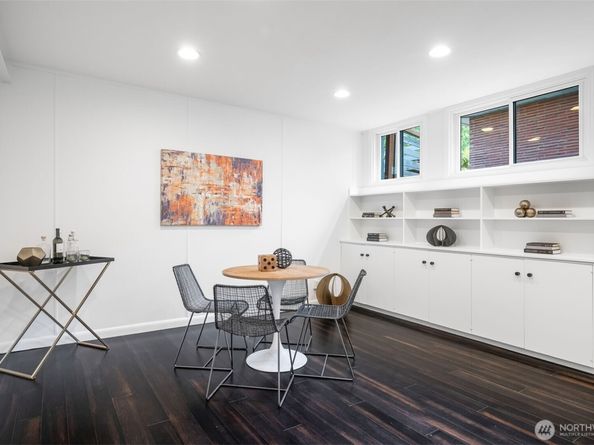 3232 43rd Avenue W, Seattle WA 98199