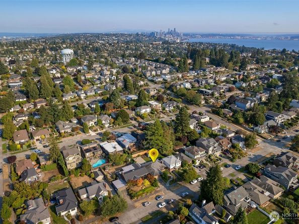 3232 43rd Avenue W, Seattle WA 98199