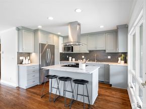 3232 43rd Avenue W, Seattle WA 98199