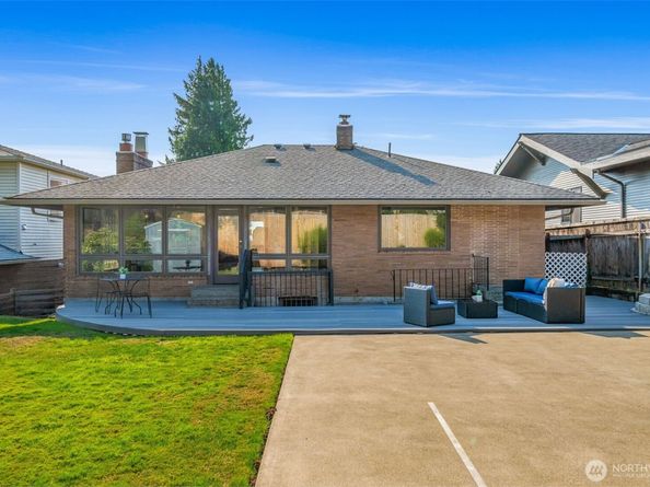 3232 43rd Avenue W, Seattle WA 98199