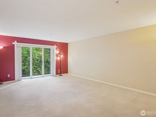 12034 15th Avenue NE 204, Seattle WA 98125