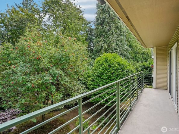 12034 15th Avenue NE 204, Seattle WA 98125