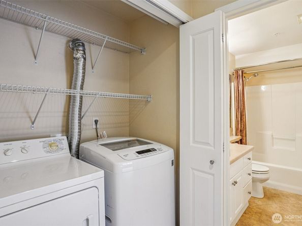 12034 15th Avenue NE 204, Seattle WA 98125