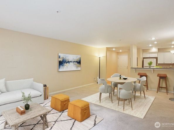 12034 15th Avenue NE 204, Seattle WA 98125