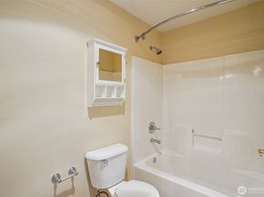 12034 15th Avenue NE 204, Seattle WA 98125