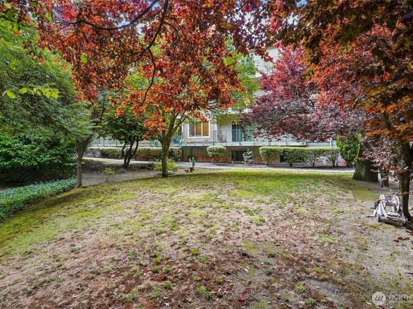 12034 15th Avenue NE 204, Seattle WA 98125