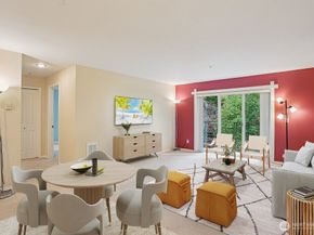 12034 15th Avenue NE 204, Seattle WA 98125