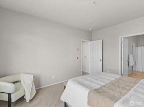 573 241st Lane SE 4, Sammamish WA 98074