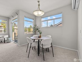 573 241st Lane SE 4, Sammamish WA 98074