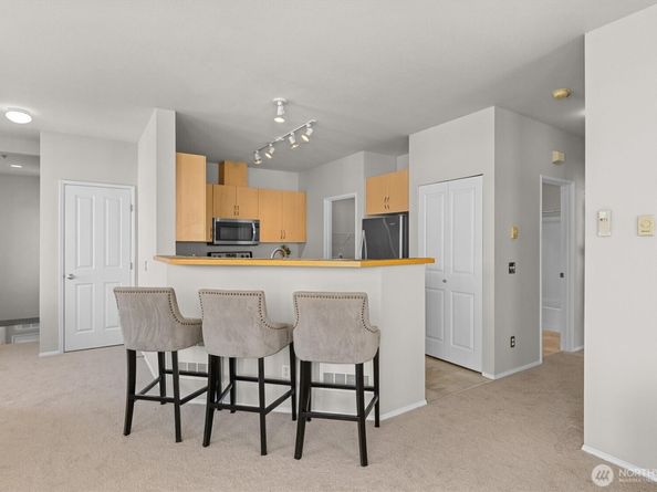 573 241st Lane SE 4, Sammamish WA 98074