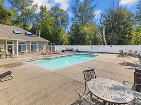 573 241st Lane SE 4, Sammamish WA 98074