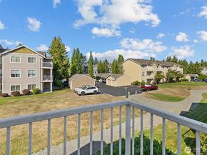 573 241st Lane SE 4, Sammamish WA 98074