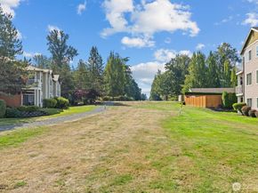573 241st Lane SE 4, Sammamish WA 98074