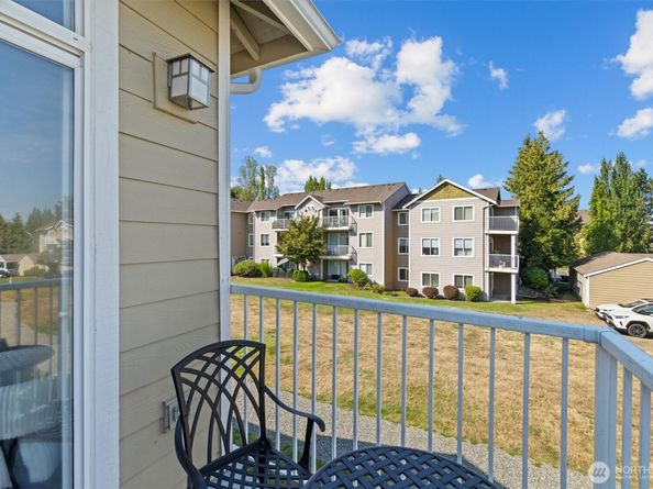 573 241st Lane SE 4, Sammamish WA 98074