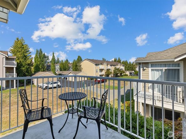 573 241st Lane SE 4, Sammamish WA 98074