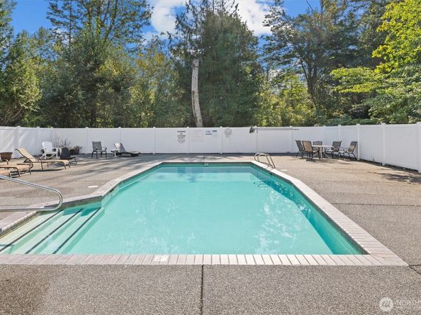 573 241st Lane SE 4, Sammamish WA 98074