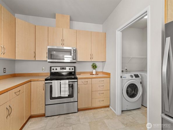 573 241st Lane SE 4, Sammamish WA 98074