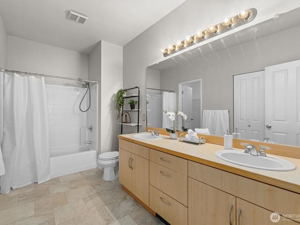573 241st Lane SE 4, Sammamish WA 98074