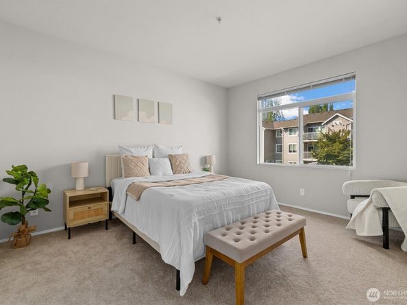 573 241st Lane SE 4, Sammamish WA 98074