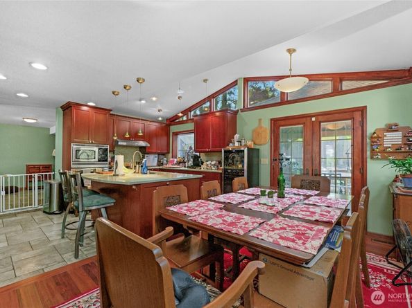15931 SE 1st Street, Bellevue WA 98008